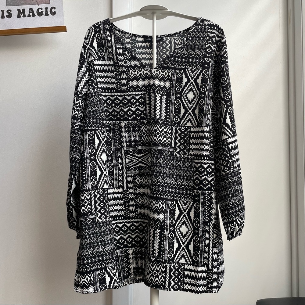 NWT Mario Serrani Black and White Patterned V-Neck Top
